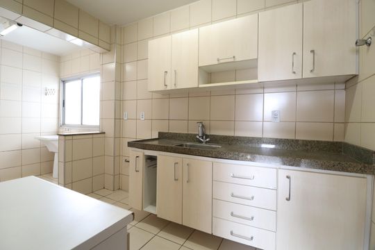 Cozinha de apartamento para alugar com 2 quartos, 58m² em Daniel Fonseca, Uberlândia