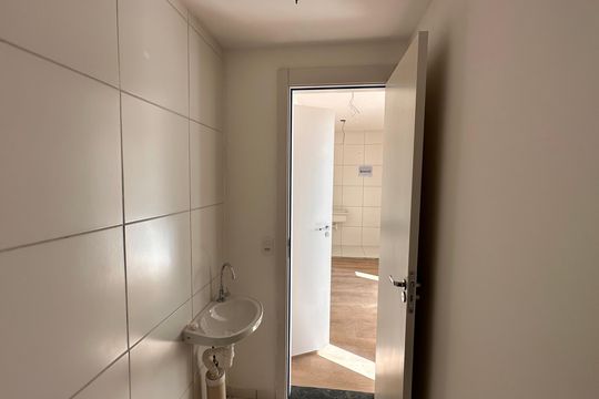Banheiro social de kitnet/studio à venda com 2 quartos, 34m² em Jardim São Luís, São Paulo