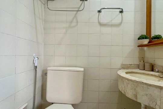 Banheiro de kitnet/studio para alugar com 1 quarto, 30m² em Jardim Paulista, São Paulo