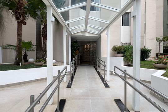 Entrada de kitnet/studio para alugar com 1 quarto, 30m² em Jardim Paulista, São Paulo