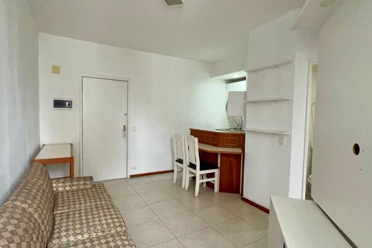 Sala de kitnet/studio para alugar com 1 quarto, 30m² em Jardim Paulista, São Paulo