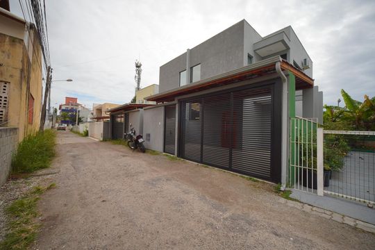 Fachada de casa para alugar com 2 quartos, 120m² em Ingleses Norte, Florianópolis