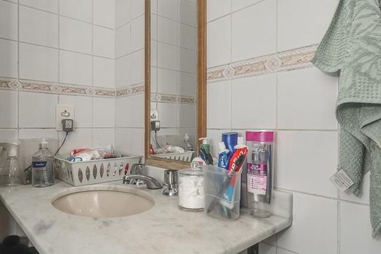 Banheiro da Suíte de apartamento à venda com 2 quartos, 61m² em Petrópolis, Porto Alegre