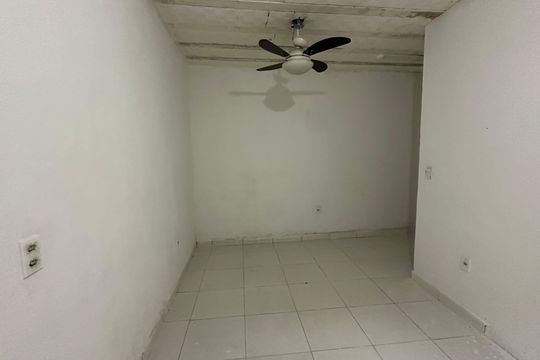 Sala/quarto de casa para alugar com 1 quarto, 45m² em Vargem Grande, Rio de Janeiro