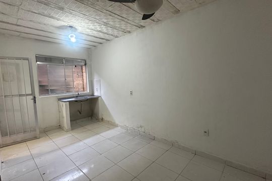 Studio de casa para alugar com 1 quarto, 45m² em Vargem Grande, Rio de Janeiro