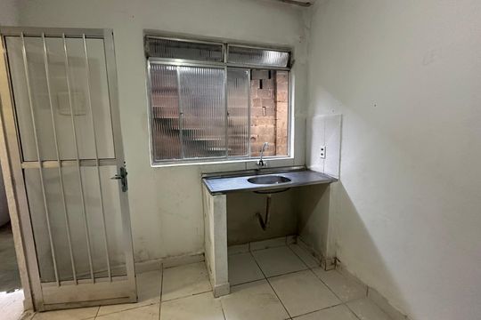 Studio de casa para alugar com 1 quarto, 45m² em Vargem Grande, Rio de Janeiro