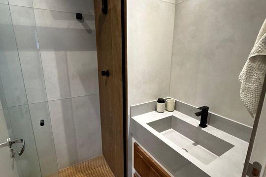 Banheiro de casa de condomínio para alugar com 2 quartos, 60m² em Chácaras São Luís, Barueri