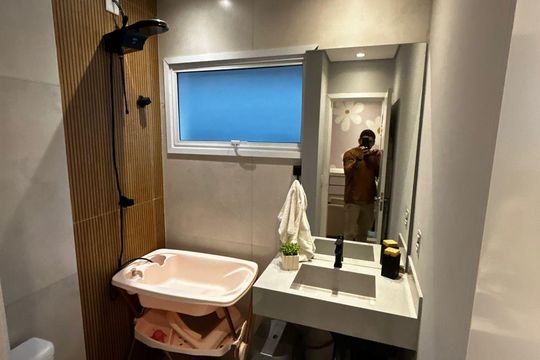 Banheiro de casa de condomínio para alugar com 2 quartos, 60m² em Chácaras São Luís, Barueri