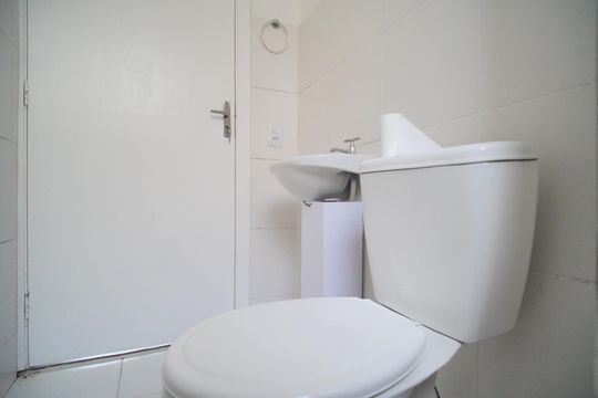 Banheiro de apartamento para alugar com 2 quartos, 48m² em Santos Dumont, São Leopoldo
