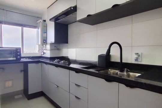 Cozinha de apartamento para alugar com 2 quartos, 62m² em Jardim Sabará, Porto Alegre