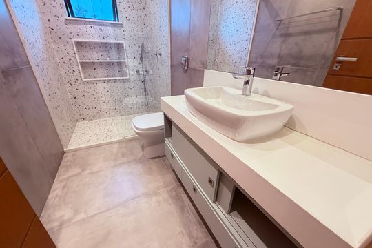 Casa para alugar com 4 quartos, 351m² em Novo Horizonte, Juiz de Fora