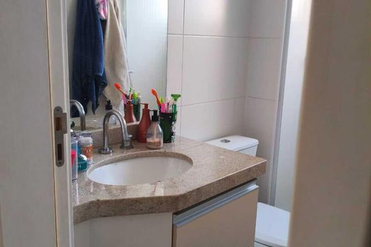 Banheiro de apartamento à venda com 2 quartos, 57m² em Vila Gumercindo, São Paulo
