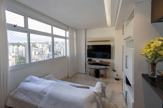 Sala de TV de apartamento para alugar com 3 quartos, 72m² em Santo Antônio, Belo Horizonte
