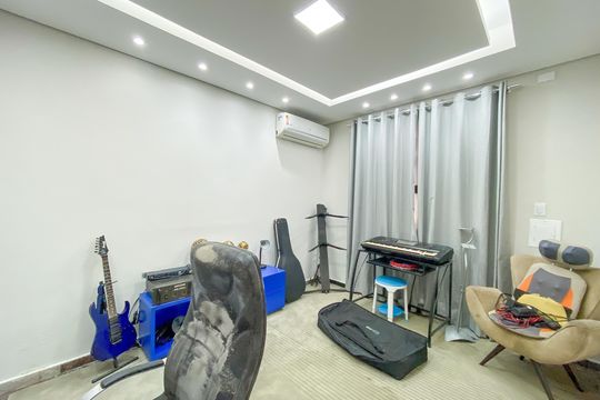 Escritório  de casa para alugar com 3 quartos, 360m² em Riacho das Pedras, Contagem
