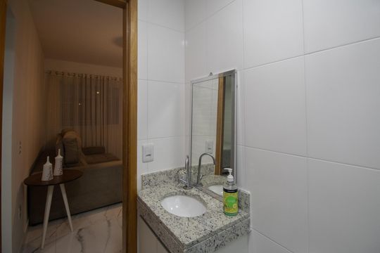 Banheiro de apartamento à venda com 2 quartos, 40m² em Vila Mazzei, São Paulo