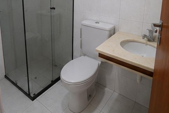 Banheiro de kitnet/studio para alugar com 1 quarto, 32m² em Cruzeiro, Ribeirão das Neves