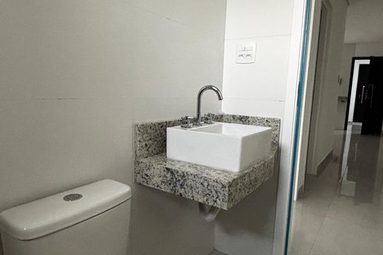 Banheiro de apartamento à venda com 2 quartos, 65m² em Campestre, Santo André