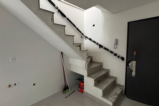 Escada de apartamento à venda com 2 quartos, 101m² em Campestre, Santo André