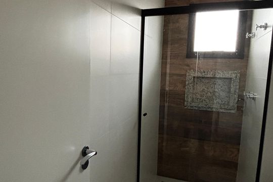 Banheiro de apartamento à venda com 2 quartos, 50m² em Campestre, Santo André