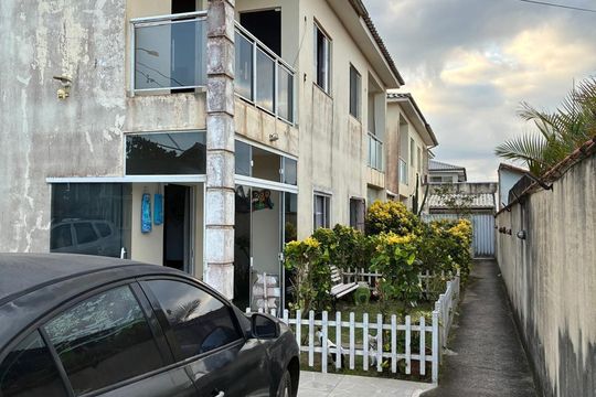 Área externa de casa para alugar com 3 quartos, 110m² em Unamar, Cabo Frio