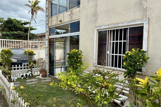 Área externa de casa para alugar com 3 quartos, 110m² em Unamar, Cabo Frio