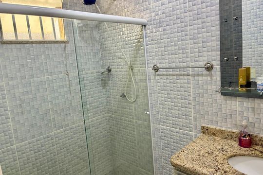 Banheiro de casa para alugar com 3 quartos, 110m² em Unamar, Cabo Frio