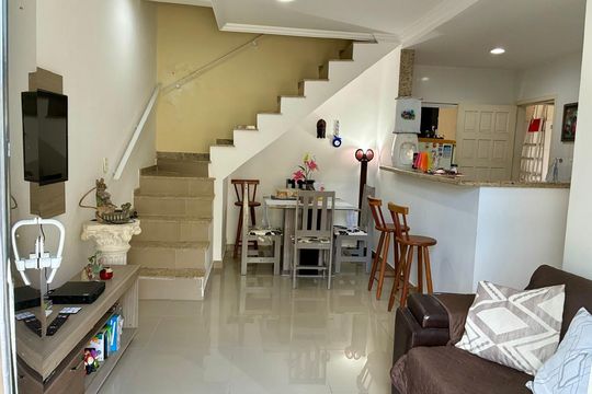 Sala de casa para alugar com 3 quartos, 110m² em Unamar, Cabo Frio