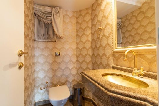 Lavabo de apartamento à venda com 2 quartos, 237m² em Água Verde, Curitiba