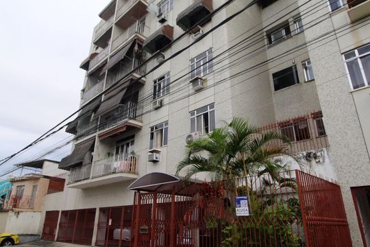 Fachada  de apartamento para alugar com 2 quartos, 70m² em Irajá, Rio de Janeiro
