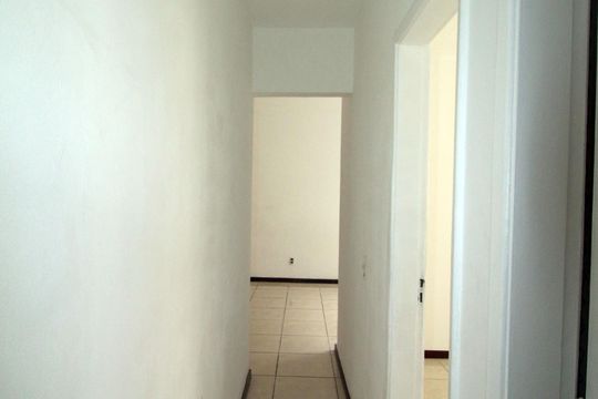 Corredor de apartamento para alugar com 2 quartos, 70m² em Irajá, Rio de Janeiro