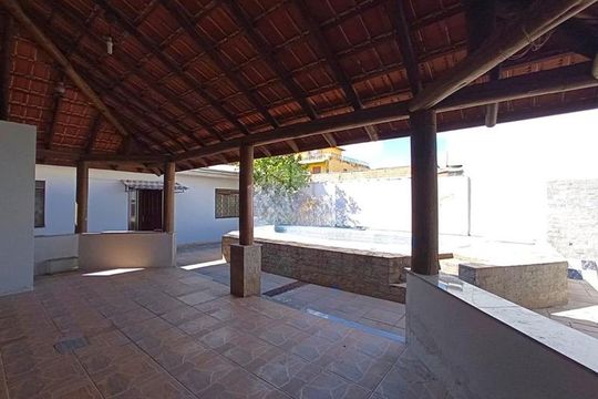 Área externa de casa à venda com 3 quartos, 250m² em Rio Branco, Canoas
