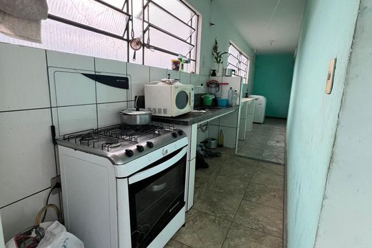 Cozinha de kitnet/studio para alugar com 1 quarto, 11m² em Santo Andre, Belo Horizonte