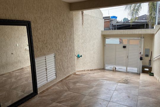 Garagem de casa à venda com 2 quartos, 104m² em Vila Adalgisa, São Paulo