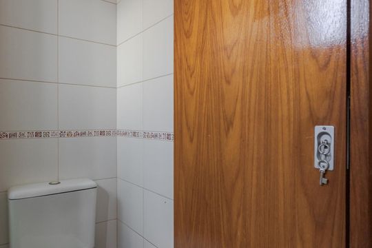 Banheiro de apartamento para alugar com 1 quarto, 51m² em Petrópolis, Porto Alegre