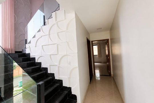 Corredor de casa de condomínio para alugar com 5 quartos, 400m² em Alphaville Araguaia, Goiânia
