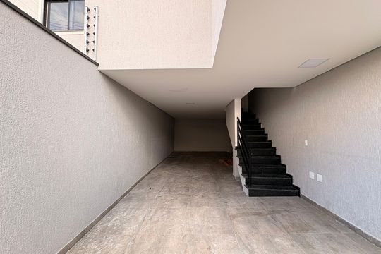 Garagem de casa à venda com 2 quartos, 110m² em Parque das Nações, Santo André