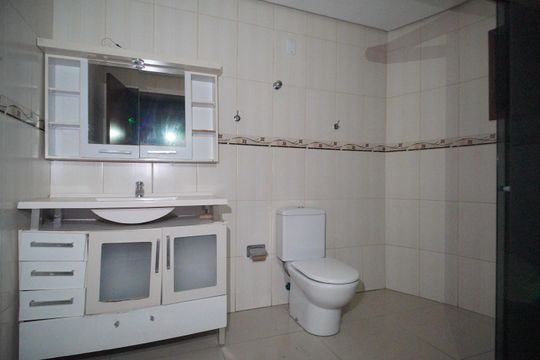Banheiro da Suíte de apartamento para alugar com 1 quarto, 70m² em Capão da Cruz, Sapucaia do Sul