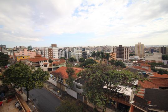 Vista  de apartamento à venda com 3 quartos, 200m² em Barreiro, Belo Horizonte