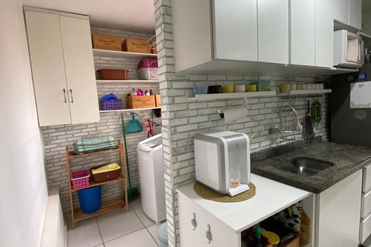Cozinha de apartamento à venda com 2 quartos, 56m² em Parque Ipe, São Paulo