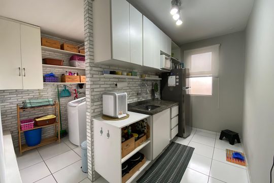 Cozinha de apartamento à venda com 2 quartos, 56m² em Parque Ipe, São Paulo