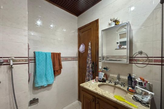 Banheiro social de apartamento à venda com 2 quartos, 65m² em Copacabana, Rio de Janeiro