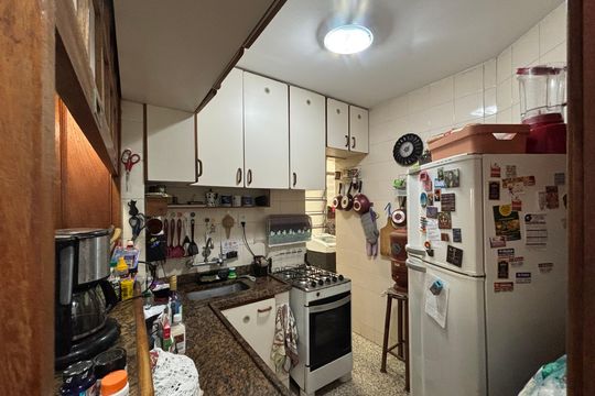 Cozinha de apartamento à venda com 2 quartos, 65m² em Copacabana, Rio de Janeiro