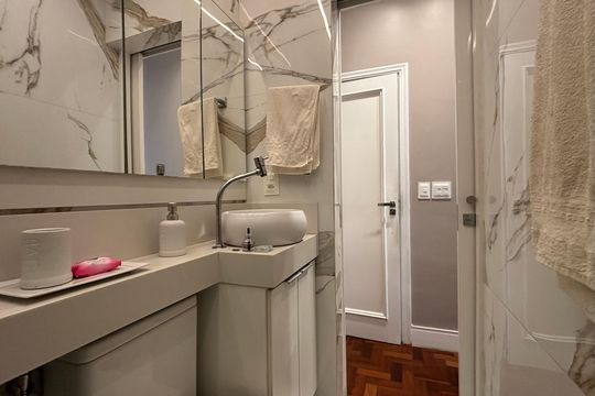 Suíte 1 - banheiro de apartamento à venda com 3 quartos, 150m² em Copacabana, Rio de Janeiro