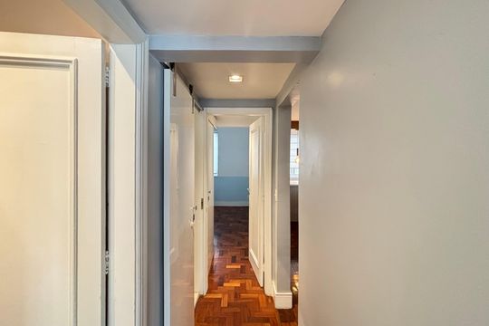Corredor de acesso aos cômodos de apartamento à venda com 3 quartos, 150m² em Copacabana, Rio de Janeiro