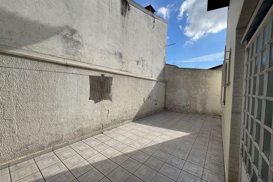 Quintal de casa à venda com 6 quartos, 200m² em City Bussocaba, Osasco