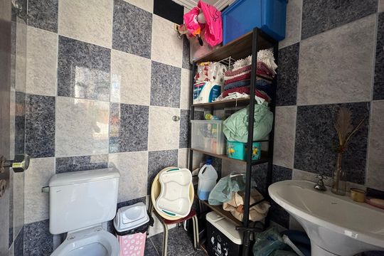 Banheiro externo de casa à venda com 6 quartos, 200m² em City Bussocaba, Osasco