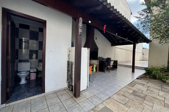 Quintal  de casa à venda com 6 quartos, 200m² em City Bussocaba, Osasco