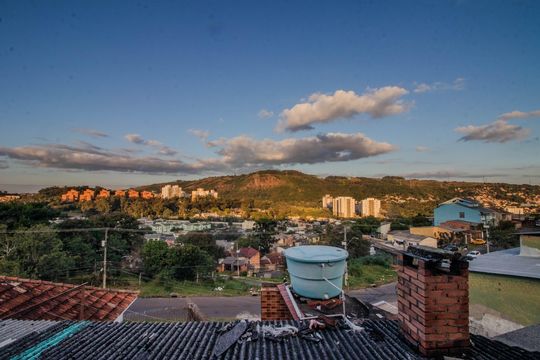 Vista de casa à venda com 3 quartos, 241m² em Jardim Carvalho, Porto Alegre