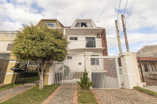 Fachada de casa à venda com 3 quartos, 277m² em Portão, Curitiba