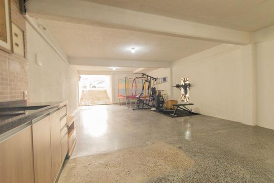 Garagem de casa à venda com 3 quartos, 277m² em Portão, Curitiba